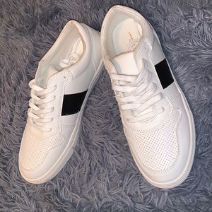 NWOT AMERICAN EAGLE SHOES